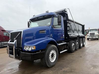 Volvo VHD64B200 Tandem Axle Cab & Chassis Truck - D11, 405HP, 12 Speed I Shift Amt