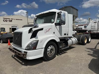 Volvo VNL64300 Tandem Axle Cab & Chassis Truck - D13, 435HP, 10 Speed Manual