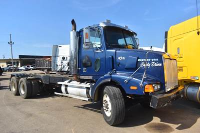 Western Star 4900 Tandem Axle Cab & Chassis Truck - Caterpillar, 430HP, 8Ll Manual