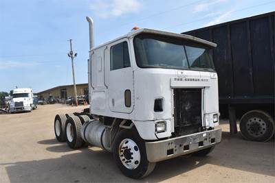 International 9600 Tandem Axle Cabover with Sleeper - Cummins, 350HP, 9 Speed Manual