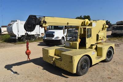 JLG 886D Carry Deck Crane