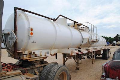 Overland 5000 GALLON Chemical / Acid Tank Trailer