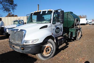 International DuraStar 4300 Single Axle Chemical Tank Truck - DT-466, 225HP, 6 Speed Manual