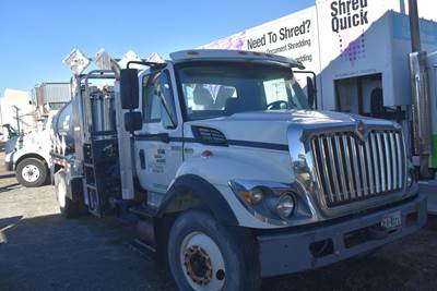 International WorkStar 7400 Single Axle Chemical Tank Truck - 300HP, 8Ll Manual