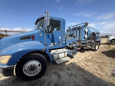 Kenworth T370 Single Axle Chemical Tank Truck - Paccar, 300HP, Automatic