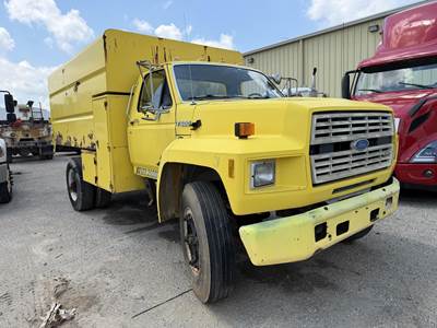 Ford F-600 Chipper Truck - Automatic
