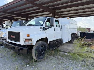 GMC TopKick C6500 Chipper Truck - Chevrolet, 6 Speed Manual