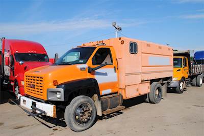 GMC TopKick C7500 Chipper Truck - Chevy