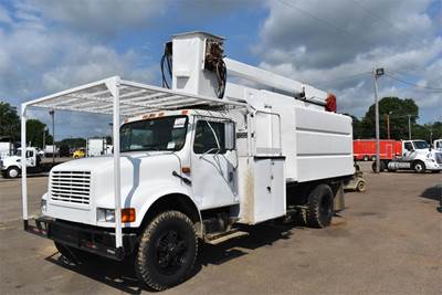 International 4700 Chipper Truck - DT408, 220HP, 5 Speed Manual