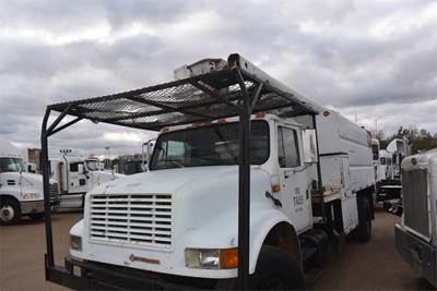 International 4900 Chipper Truck - DT466, 220HP, Automatic