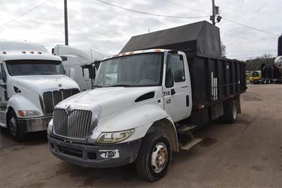 International DuraStar 4200 Chipper Truck - VT365, 220HP, Automatic