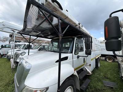 International DuraStar 4300 Chipper Truck - 230HP