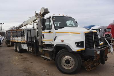 Freightliner 114SD Crane Truck - 2013 National 400B Crane, 8Ll