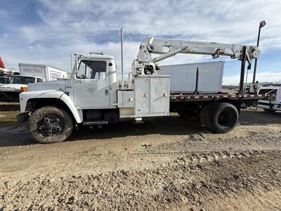 International 1954D 5-Ton Crane Truck - 1984 CAPTAIN 1000 Crane, 30ft Reach, 5 Spd
