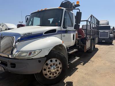 International DuraStar 4300 Crane Truck - 2005 HIAB XS122B-1CLB Knuckle Boom Crane, 6 Spd