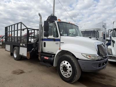 International DuraStar 4300 Crane Truck - 2005 HIAB XS122B-1CLB Knuckle Boom Crane, 6 Spd