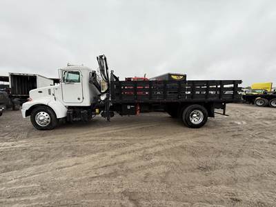 Peterbilt 330 Crane Truck - 2005 IMT 12/89 Knuckle Boom Crane, 6 Spd