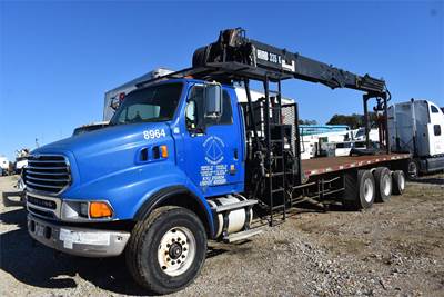 Sterling L9500 Crane Truck - 2006 HIAB 335K-4 HIPRO Knuckle