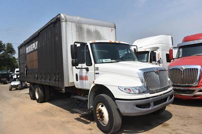 International DuraStar 4400 Tandem Axle Curtain Side Truck - 300HP, Automatic