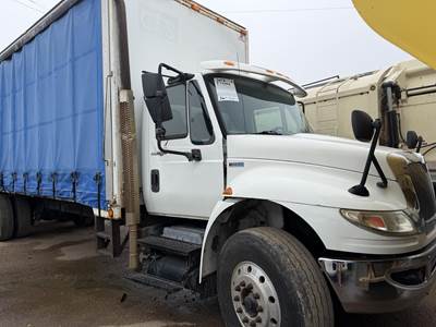 International DuraStar 4400 Tandem Axle Curtain Side Truck - 300HP, Automatic