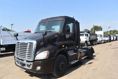 Freightliner Cascadia 113 Single Axle Day Cab Truck - Detroit 410HP, 10 Speed Manual