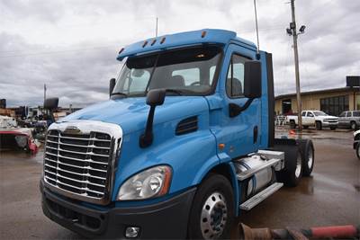 Freightliner Cascadia 113 Day Cab Truck - Detroit 450HP, 10 Speed Ultrashift Amt