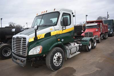 Freightliner Cascadia 113 Day Cab Truck - Detroit 455HP, 10 Speed Ultrashift Amt