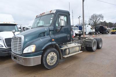 Freightliner Cascadia 113 Day Cab Truck - Detroit 450HP, 10 Speed Manual