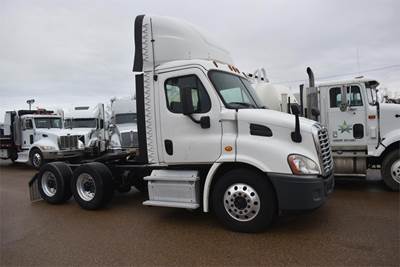 Freightliner Cascadia 113 Day Cab Truck - Detroit 450HP, 12 Speed Dt12 Amt