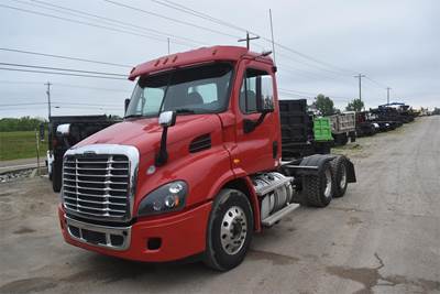 Freightliner Cascadia 113 Day Cab Truck - Detroit 450HP, 12 Speed Dt12 Amt
