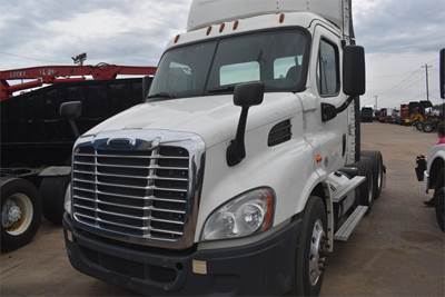 Freightliner Cascadia 113 Day Cab Truck - Detroit 450HP, 12 Speed Dt12 Amt