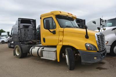 Freightliner Cascadia 125 Single Axle Day Cab Truck - Detroit 450HP, 10 Speed Manual