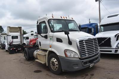 Freightliner Cascadia 113 Single Axle Day Cab Truck - Detroit 430HP, 10 Speed Manual