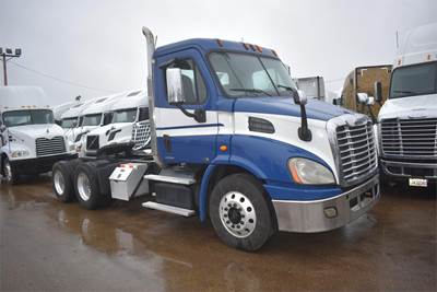Freightliner Cascadia 113 Day Cab Truck - Detroit 450HP, 10 Speed Manual