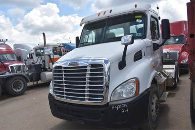 Freightliner Cascadia 113 Day Cab Truck - Detroit 450HP, 10 Speed Manual
