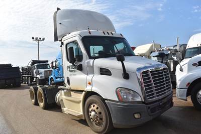 Freightliner Cascadia 113 Day Cab Truck - Detroit 430HP, 10 Speed Ultrashift Amt