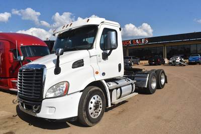 Freightliner Cascadia 113 Day Cab Truck - Detroit 450HP, 10 Speed Ultrashift Plus Amt