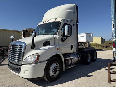 Freightliner Cascadia 113 Day Cab Truck - Detroit 450HP, 10 Speed Manual