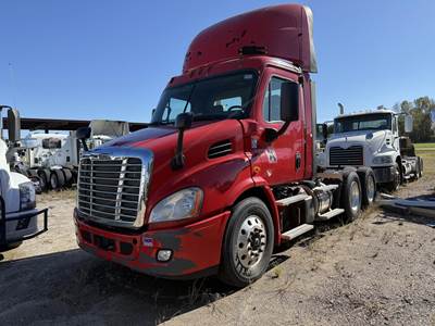 Freightliner Cascadia 113 Day Cab Truck - Detroit 410HP, 10 Speed Manual