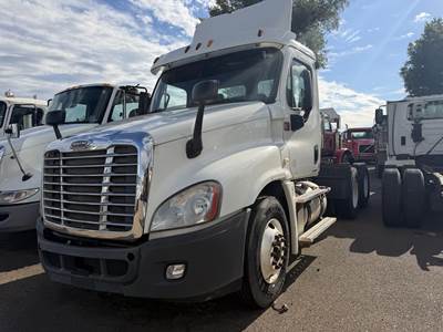 Freightliner Cascadia 113 Day Cab Truck - Detroit 450HP, 10 Speed Manual