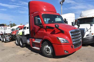 Freightliner Cascadia 116 Day Cab Truck - Detroit 430HP, 12 Speed Dt12 Amt
