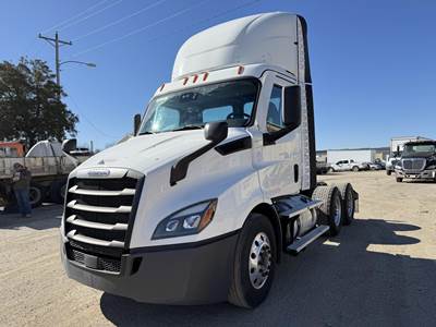 Freightliner Cascadia 116 Day Cab Truck - Detroit 450HP, 12 Speed Dt12 Amt