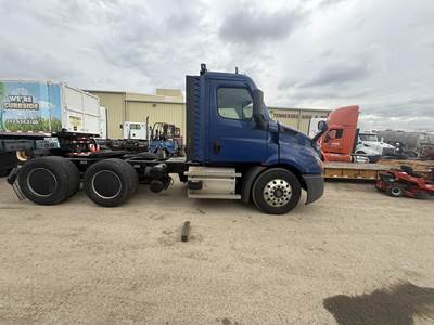 Freightliner Cascadia 116 Day Cab Truck - Detroit 410HP, 12 Speed Dt12 Amt