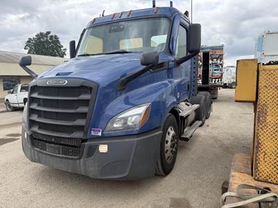Freightliner Cascadia 116 Day Cab Truck - Detroit 410HP, 12 Speed Dt12 Amt