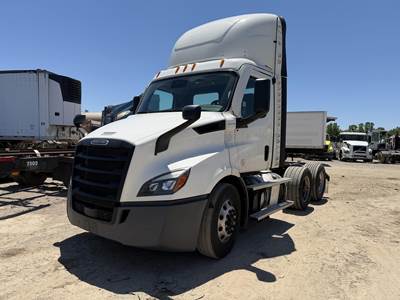 Freightliner Cascadia 116 Day Cab Truck - Detroit 450HP, 12 Speed Dt12 Amt