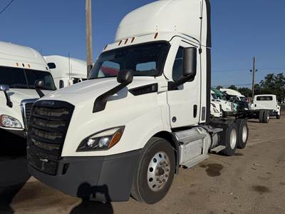 Freightliner Cascadia 116 Day Cab Truck - Detroit 450HP, 12 Speed Dt12 Amt