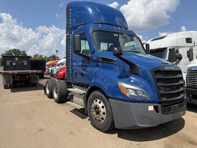 Freightliner Cascadia 116 Day Cab Truck - Detroit 450HP, 12 Speed Dt12 Amt