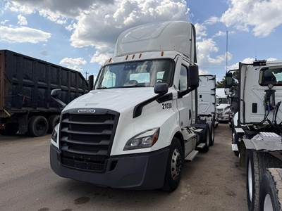 Freightliner Cascadia 116 Day Cab Truck - Detroit 450HP, 12 Speed Dt12 Amt