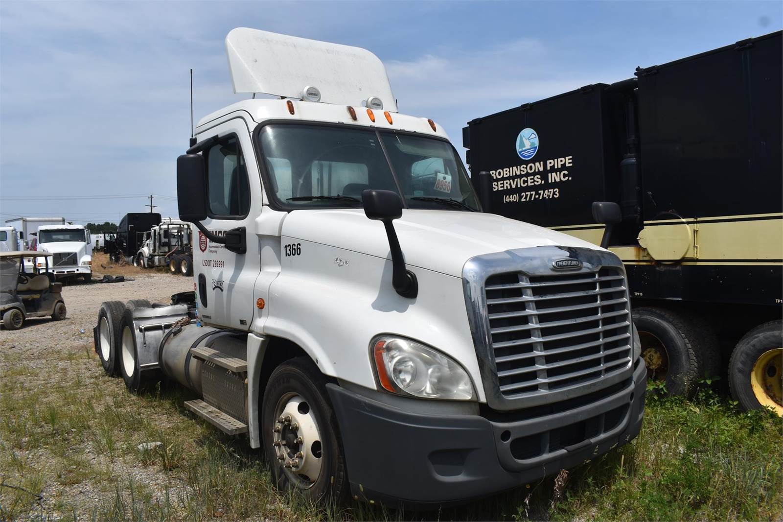 2011 Freightliner Cascadia 125 Day Cab Truck Detroit 450HP, 10 Speed