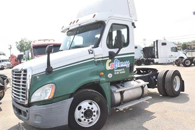 Freightliner Cascadia 125 Single Axle Day Cab Truck - Detroit 455HP, Manual